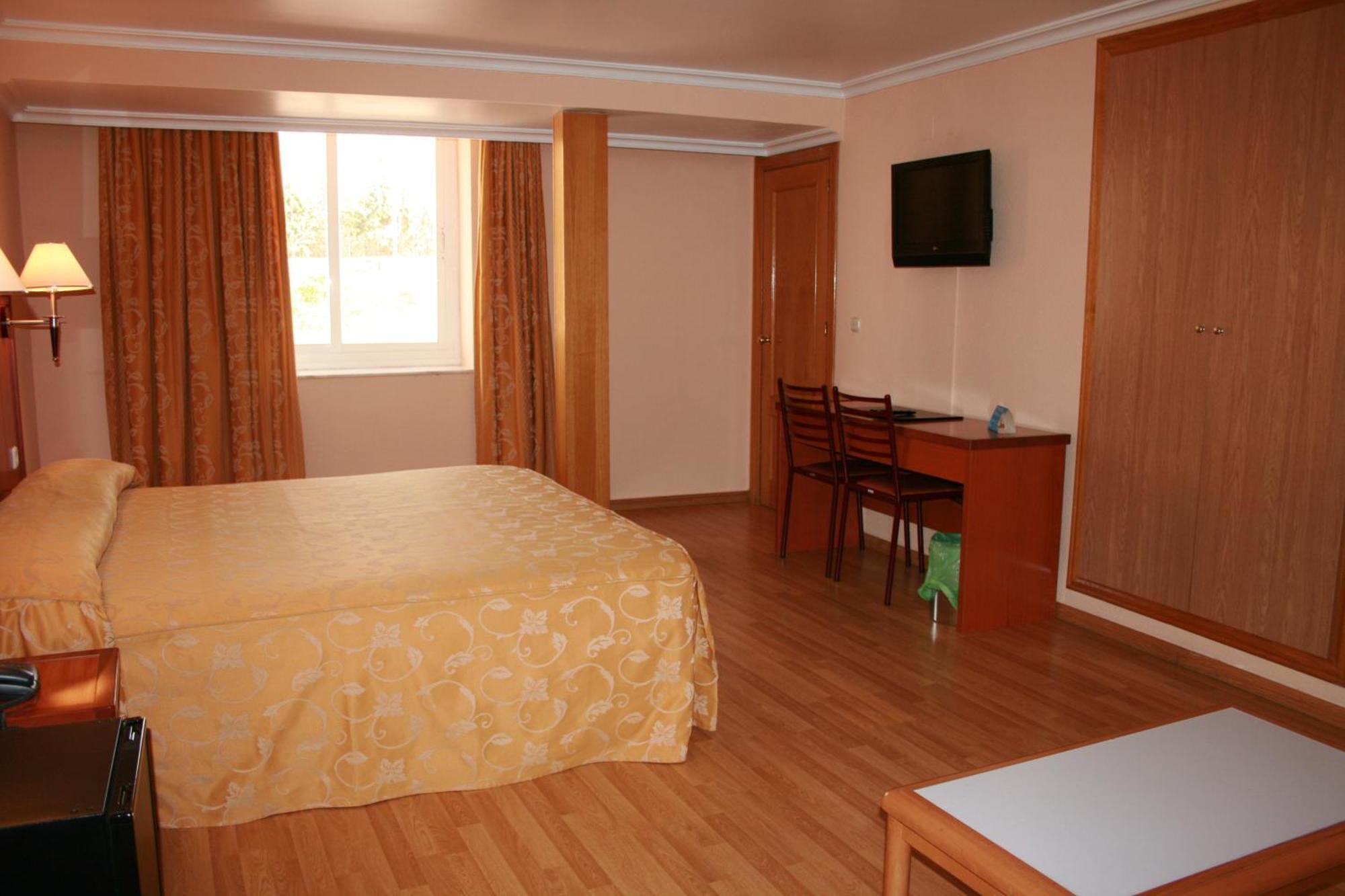Hotel Cabanas Puertollano Zewnętrze zdjęcie