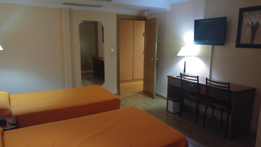 Hotel Cabanas Puertollano Zewnętrze zdjęcie