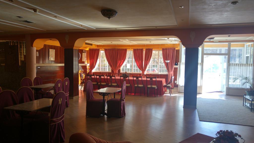 Hotel Cabanas Puertollano Zewnętrze zdjęcie