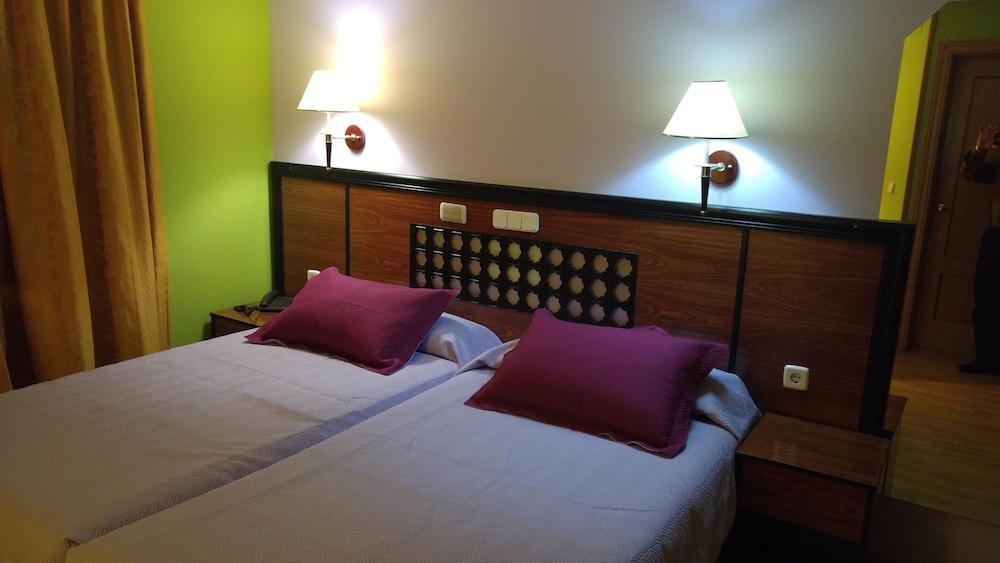 Hotel Cabanas Puertollano Zewnętrze zdjęcie