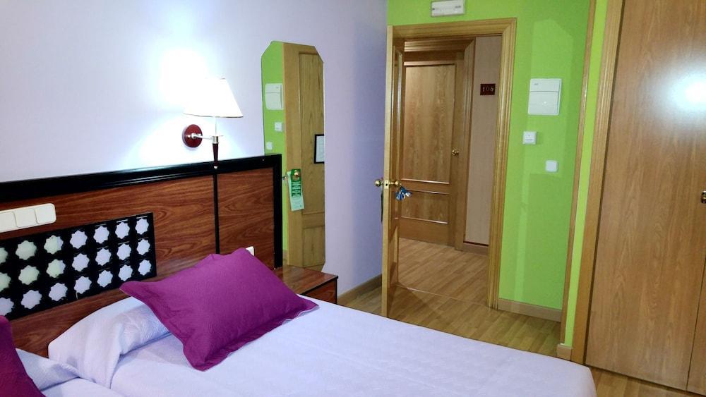 Hotel Cabanas Puertollano Zewnętrze zdjęcie