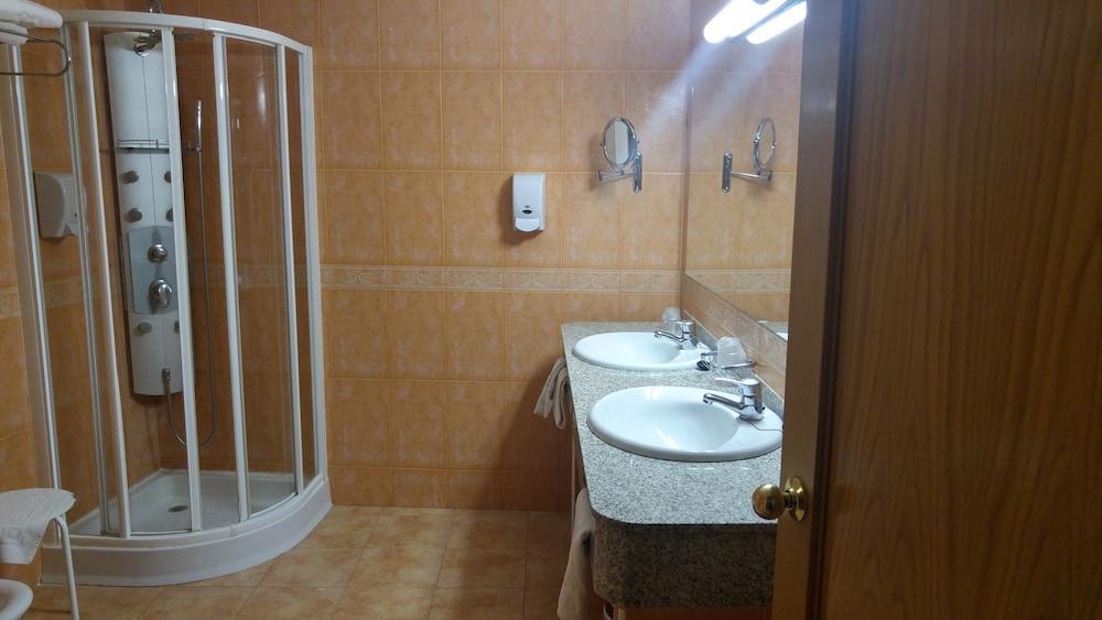 Hotel Cabanas Puertollano Zewnętrze zdjęcie