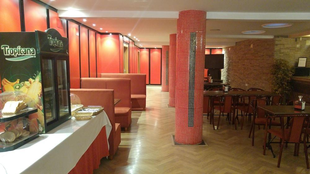 Hotel Cabanas Puertollano Zewnętrze zdjęcie